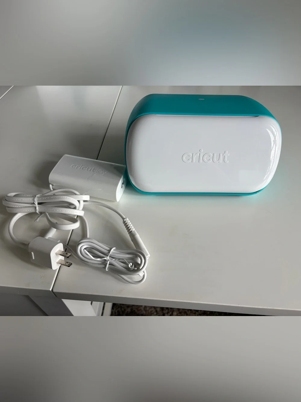 Cricut Joy Compact Cutting Machine in Teal and White with Accessories - Picture 8 of 9
